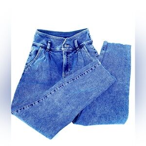 Hollister Ultra High-Rise ‘80s Mom Jeans 24x27